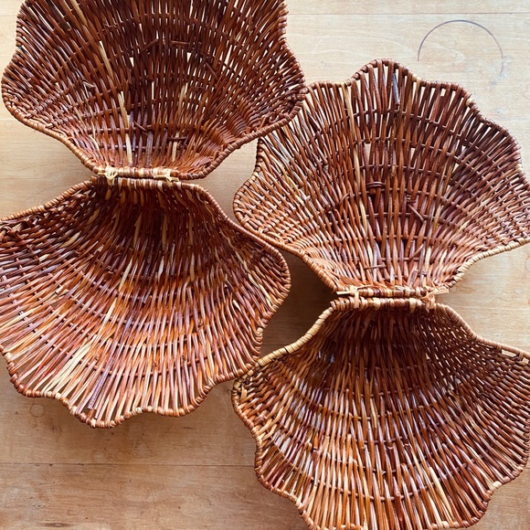 Pair of Wicker Seashells - Picture 2 of 6